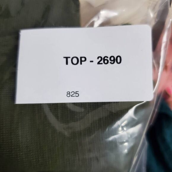 Banana Republic Olive Green Short Sleeve Button Accent Top – Size S - Picture 6 of 6